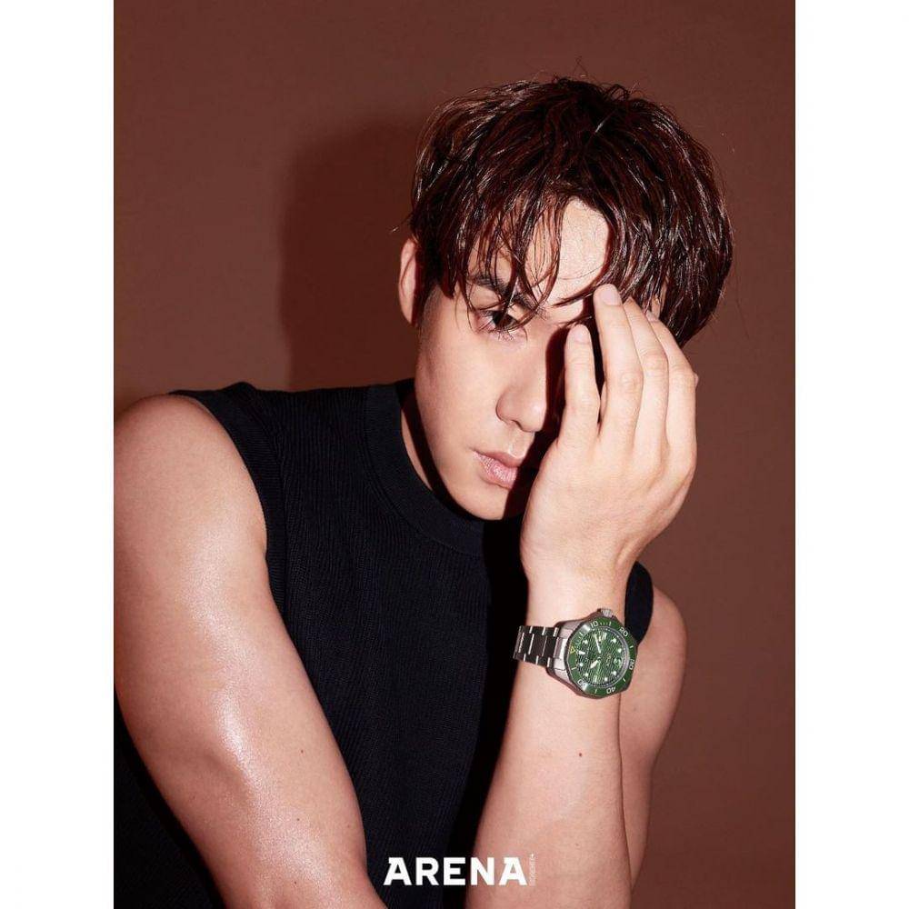 Yoo Yeon Seok di majalah ARENA Korea (instagram.com/yoo_yeonseok)