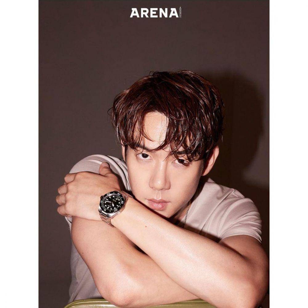 Yoo Yeon Seok di majalah ARENA Korea (instagram.com/yoo_yeonseok)