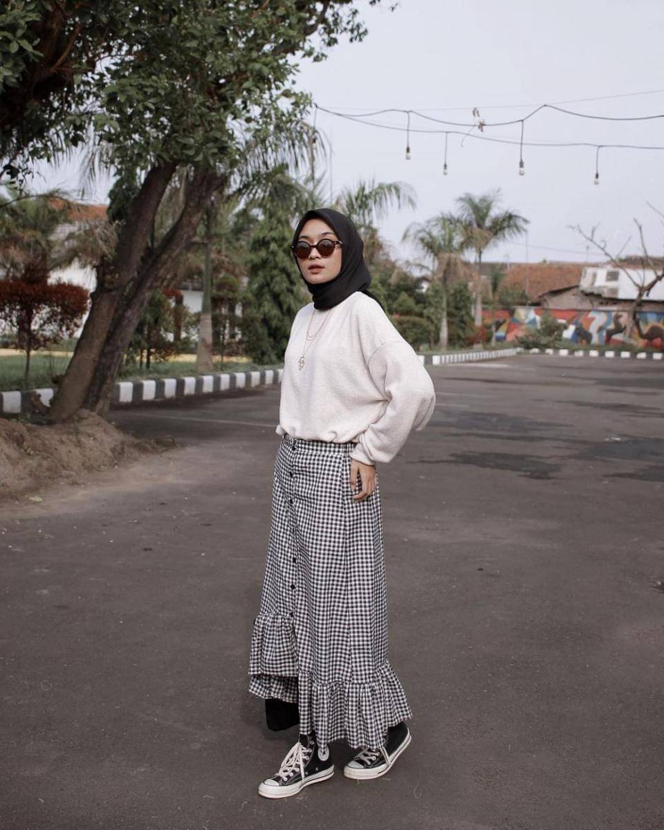 Padu padan rok ala Alifia Diannisa (instagram.com/alfdns)