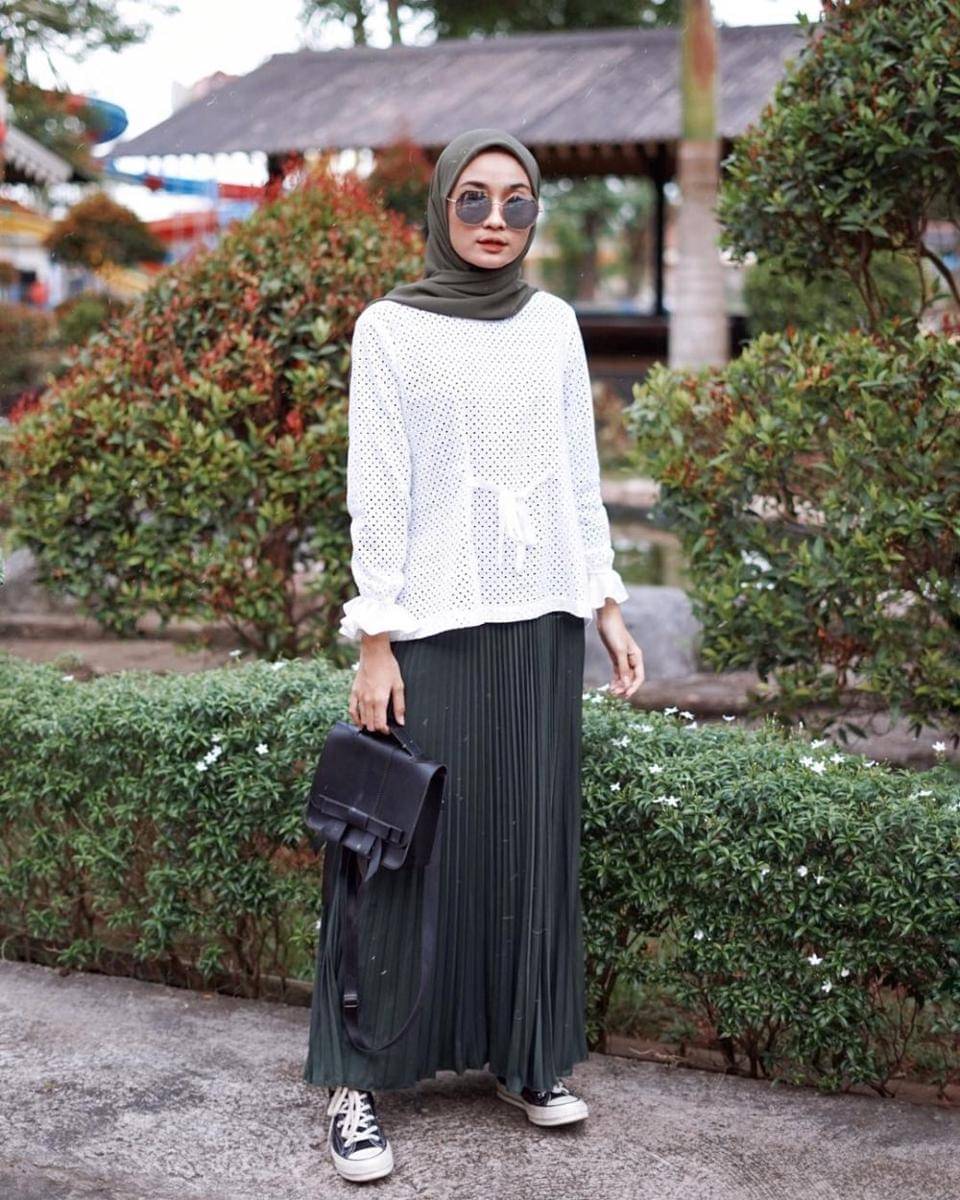 Padu padan rok ala Alifia Diannisa (instagram.com/alfdns)