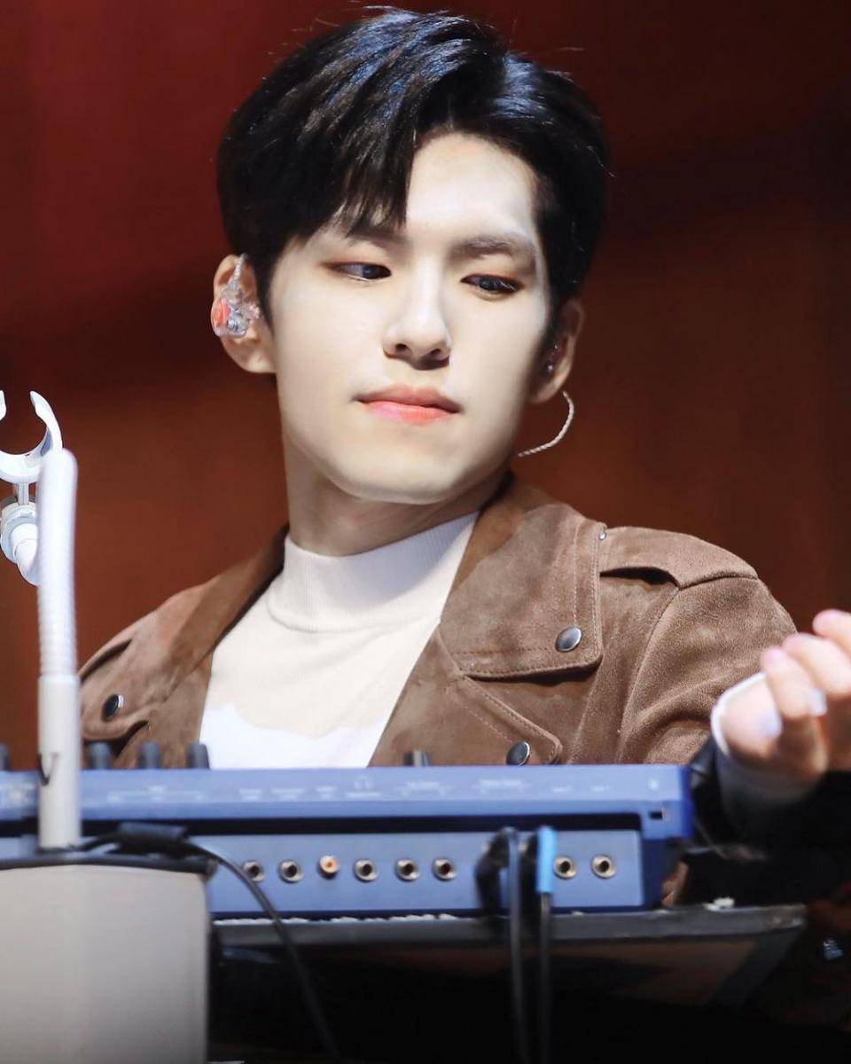potret Wonpil DAY6 (instagram.com/w.onpil)