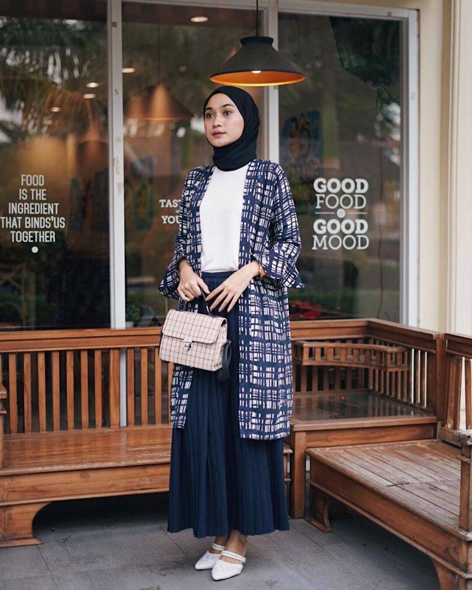 Padu padan rok ala Alifia Diannisa (instagram.com/alfdns)