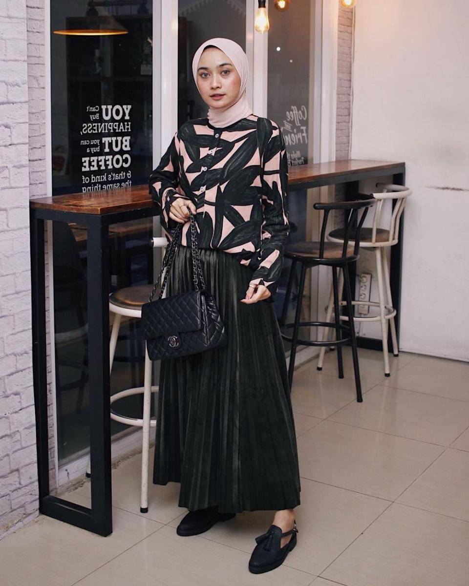 Padu padan rok ala Alifia Diannisa (instagram.com/alfdns)