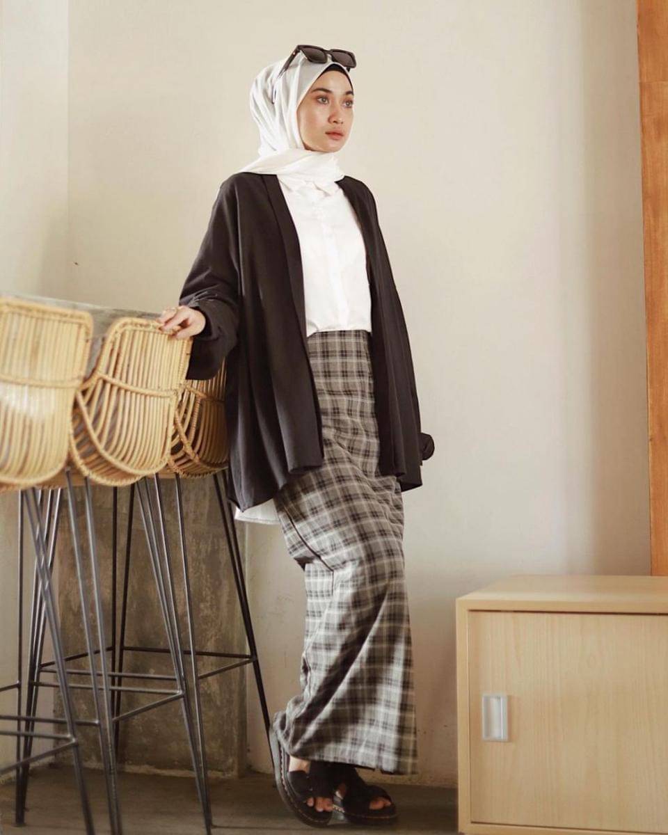 Padu padan rok ala Alifia Diannisa (instagram.com/alfdns)