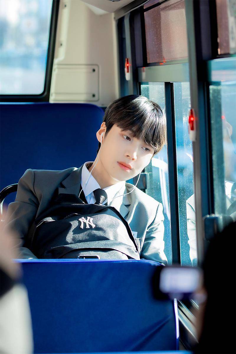 Lee Eunsang menjadi aktor dalam MV 'February 29th' dari As One. (post.naver.com/brandnewmusic)