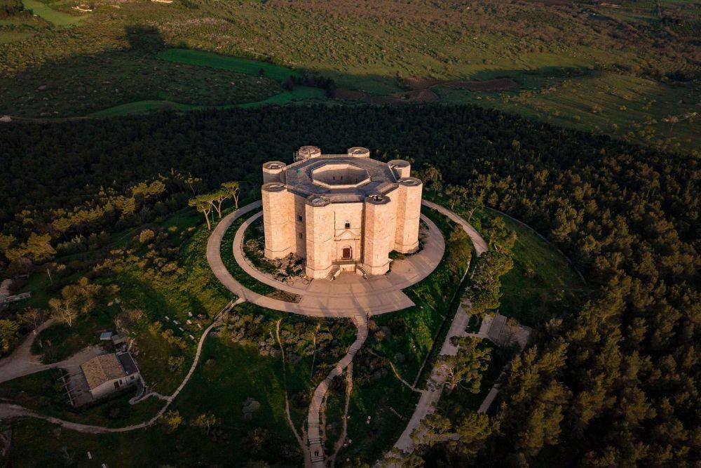 Castel de Monte (imaginapulia.com)
