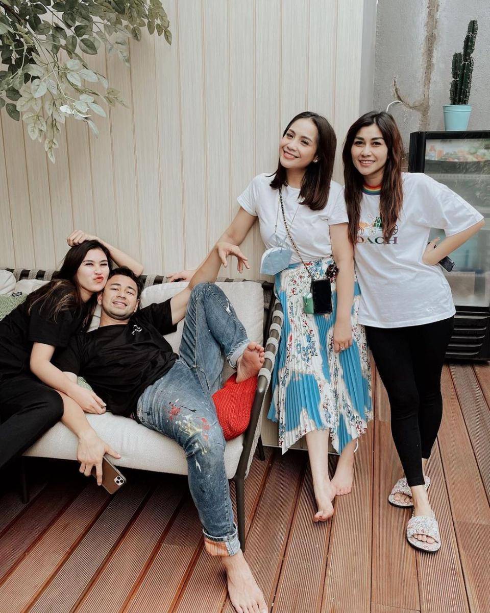 Raffi Ahmad dan adiknya (instagram.com/nissyaa)