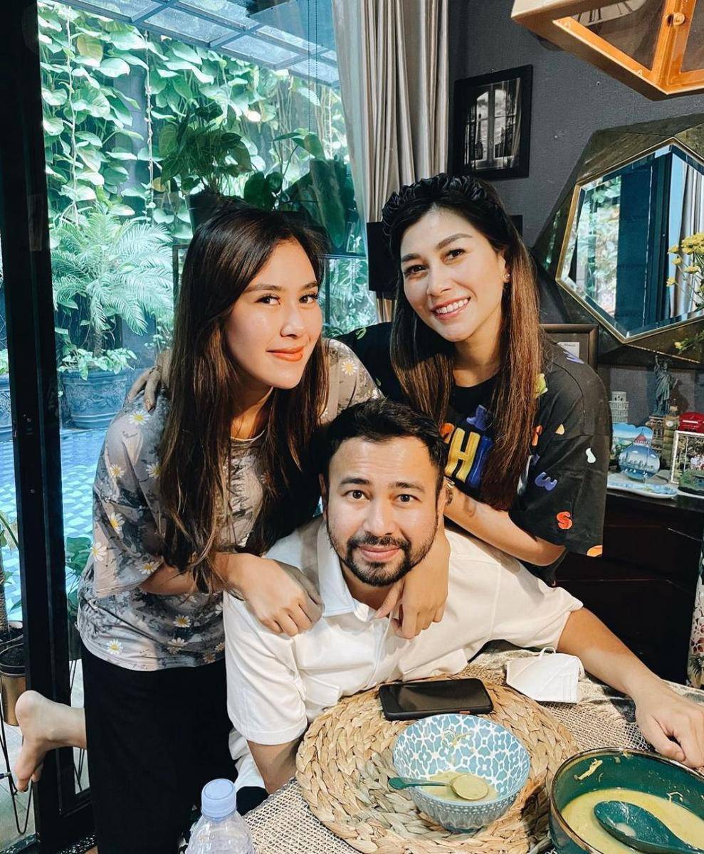 Raffi Ahmad dan adiknya (instagram.com/syahnazs)