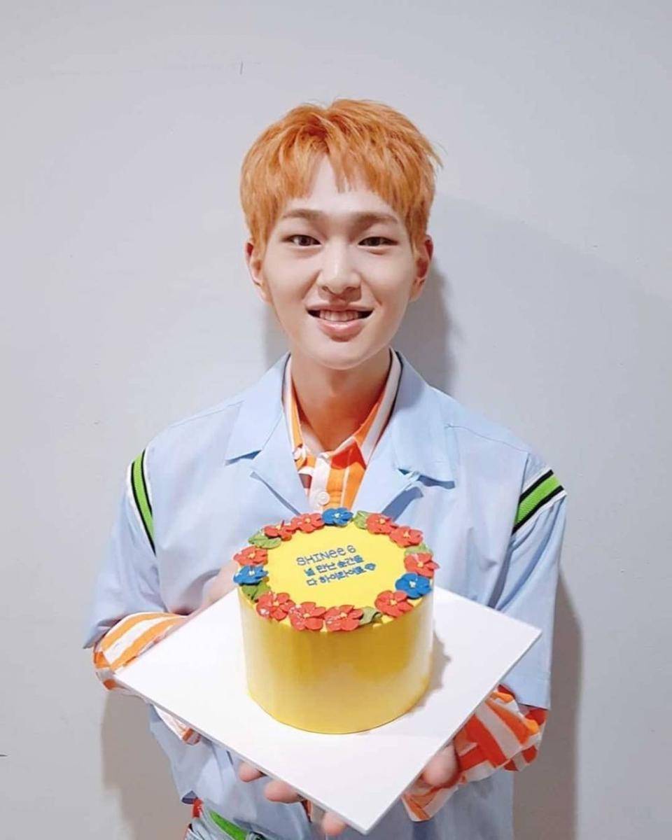 Onew SHINee (twitter.co/SHINee)