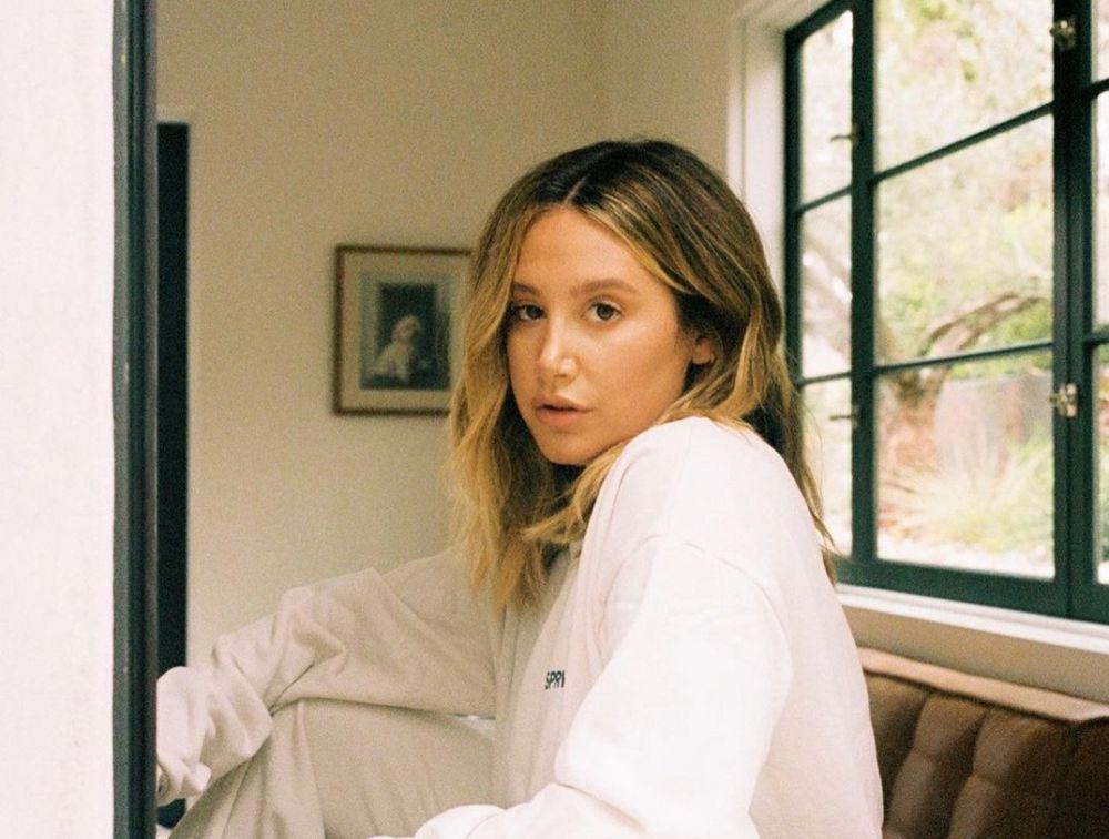 13 Ide Desain Hunian Modern Bernuansa Putih ala Ashley Tisdale