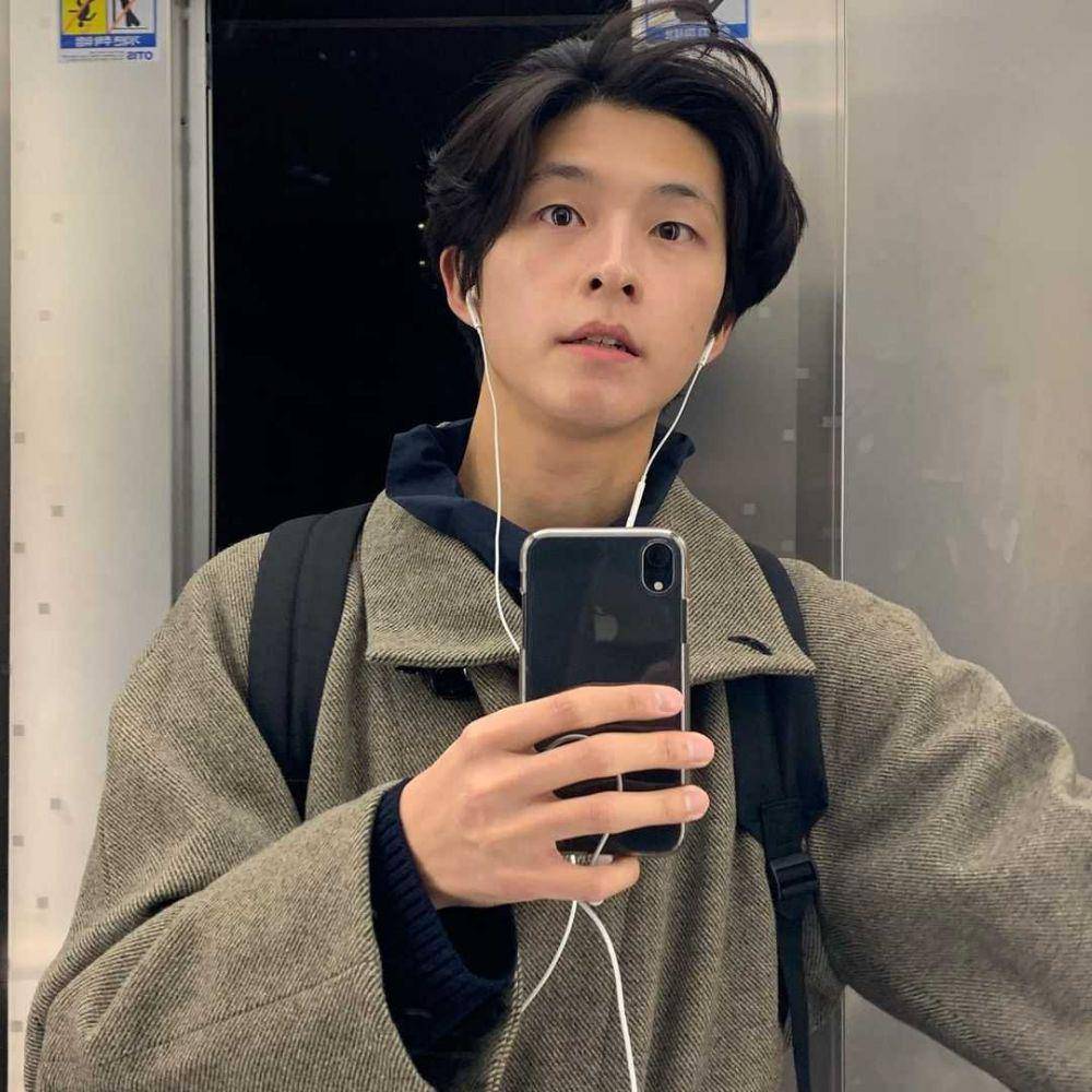 Hong Kyung (instagram.com/bluecages)