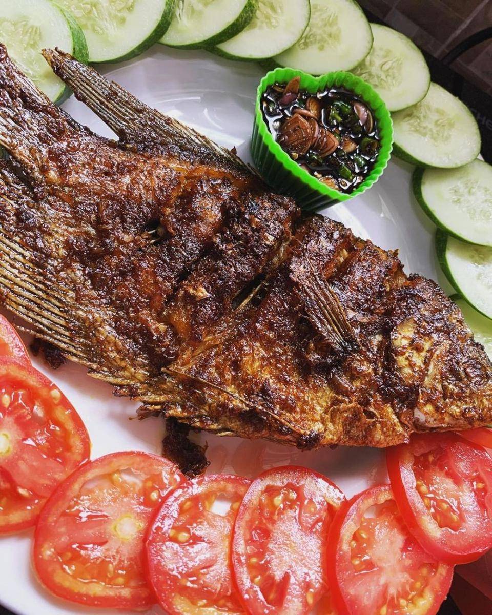 Ilustrasi ikan gurame bakar (instagram.com/howardmoeis)