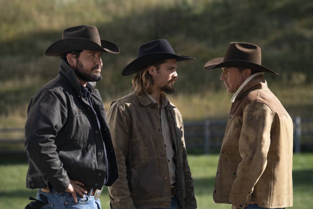 Yellowstone tayang di Mola (countryliving.com)