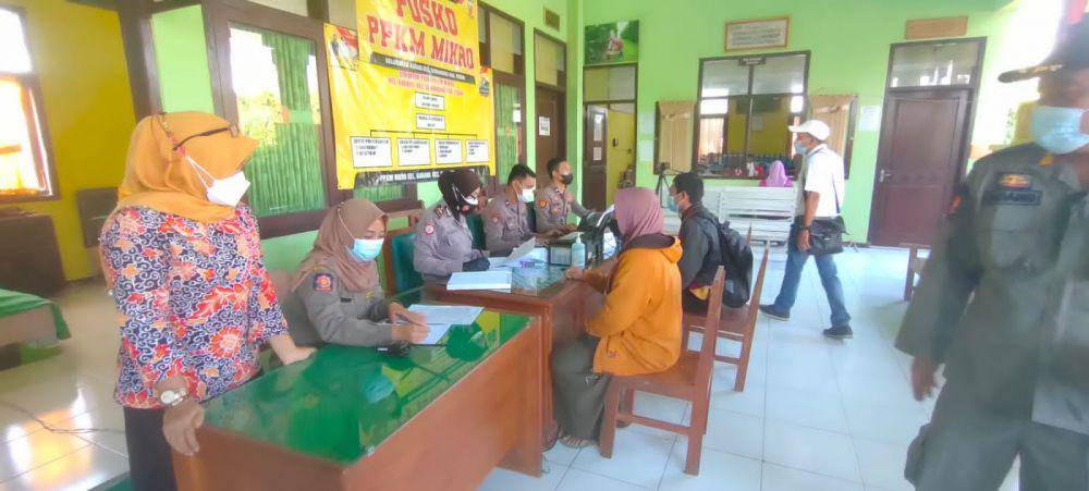 Warga yang melanggar prokes menjalani sidang di tempat. Dok Humas Polres Tuban