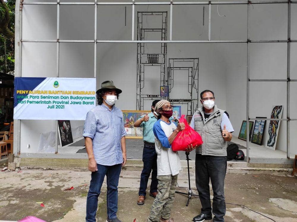Pembagian bansos untuk seniman Jabar. IDN Times/Istimewa