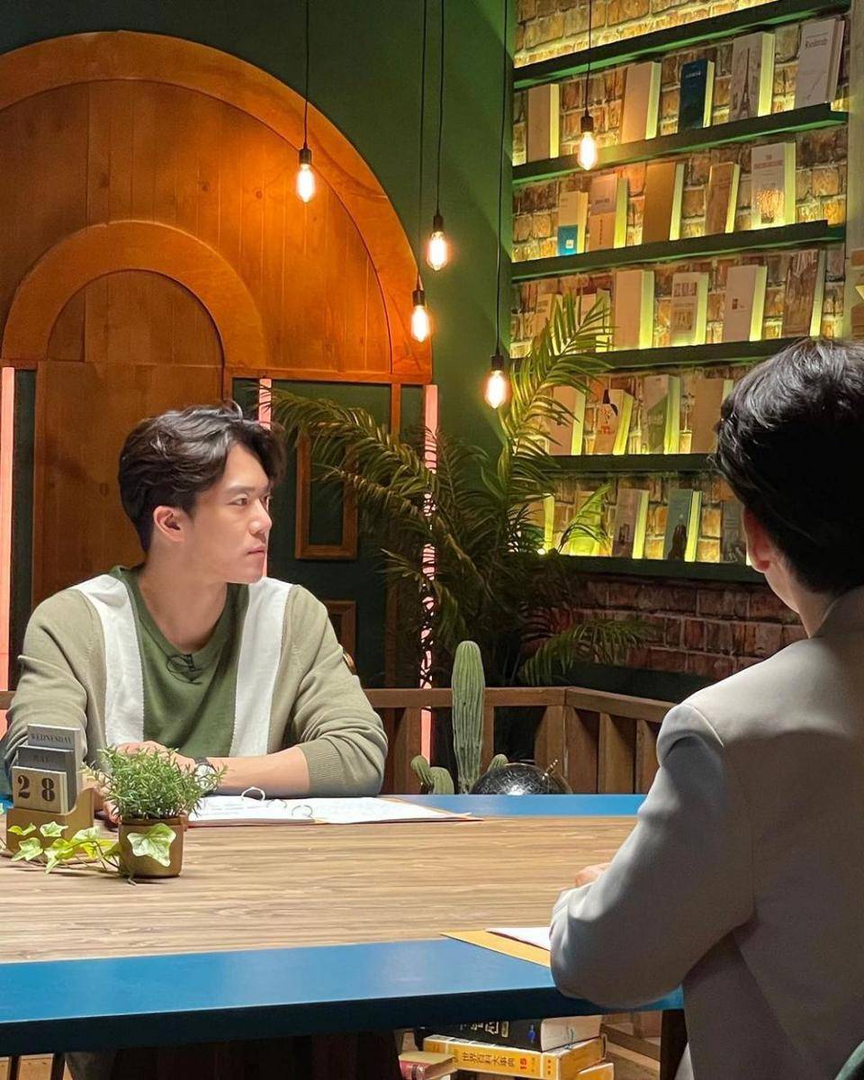 Ha Seok Jin di Monthly Magazine Home (instagram.com/haseokjin)