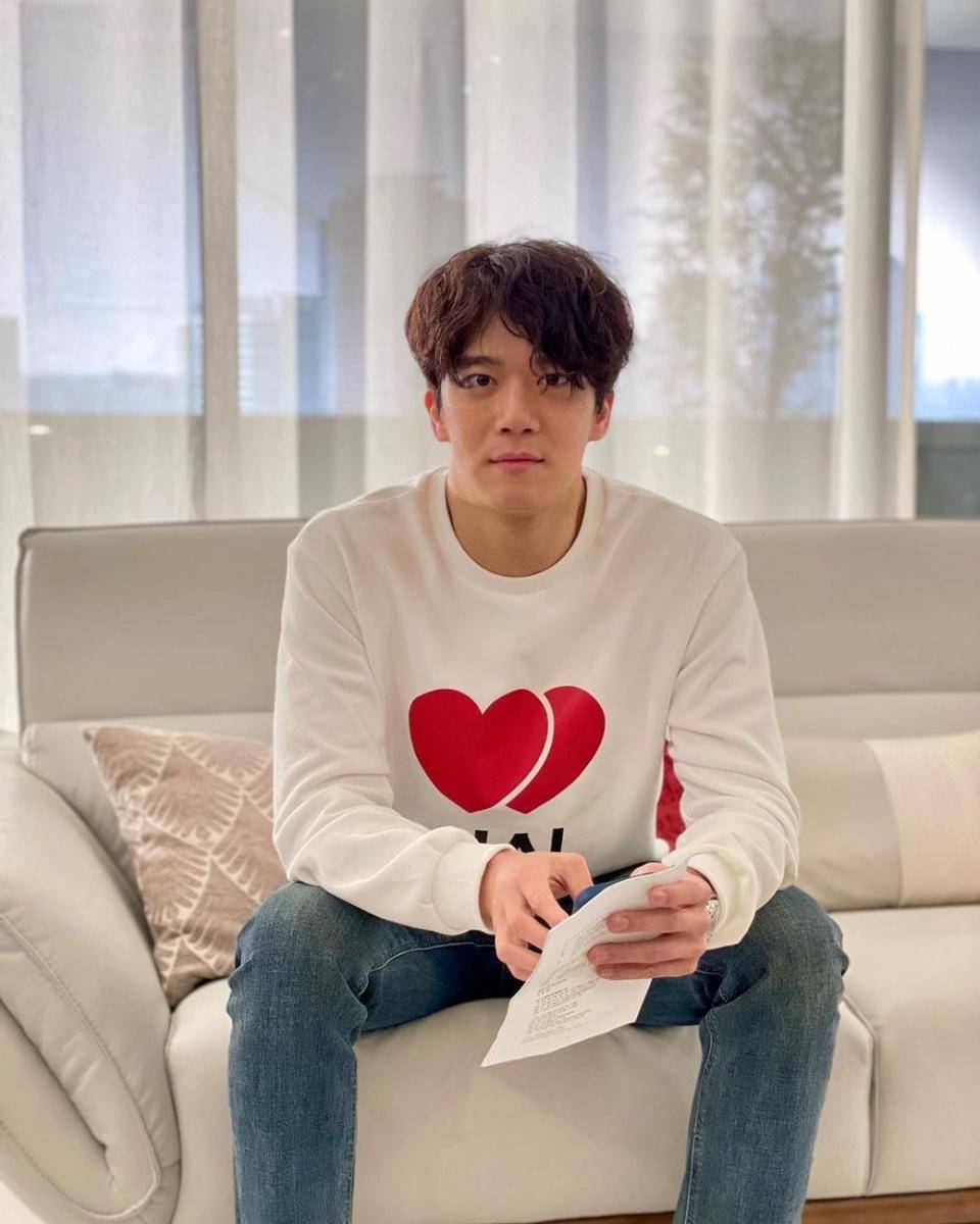 Ha Seok Jin di Monthly Magazine Home (instagram.com/haseokjin)