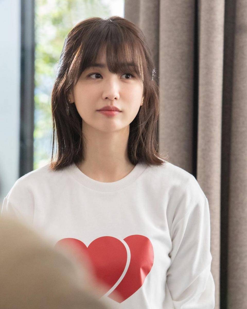 Park Ha Sun di Monthly Magazine Home (instagram.com/mintsungrace)