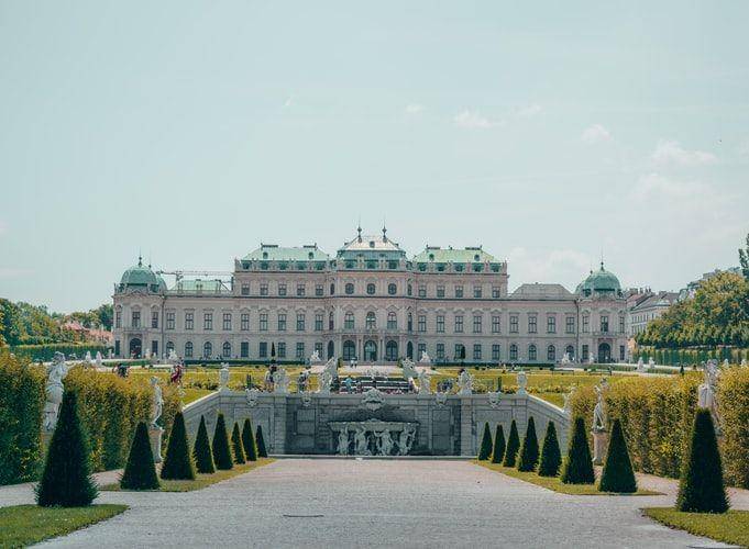 Palace and Park of Versailles (unsplash.com/Leyre)