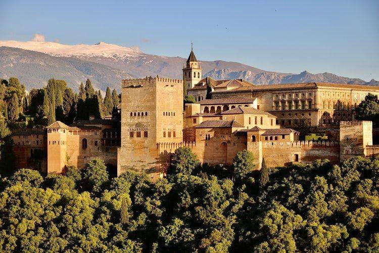 Alhambra (unsplash.com/Jorge Fernández Salas)