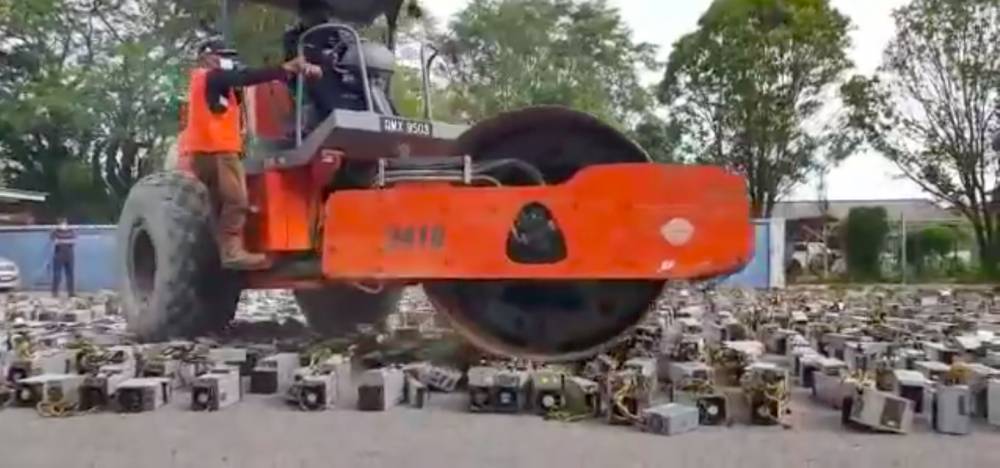 Polisi Malaysia hancurkan mesin penambang Bitcoin (YouTube/dayakdaily)