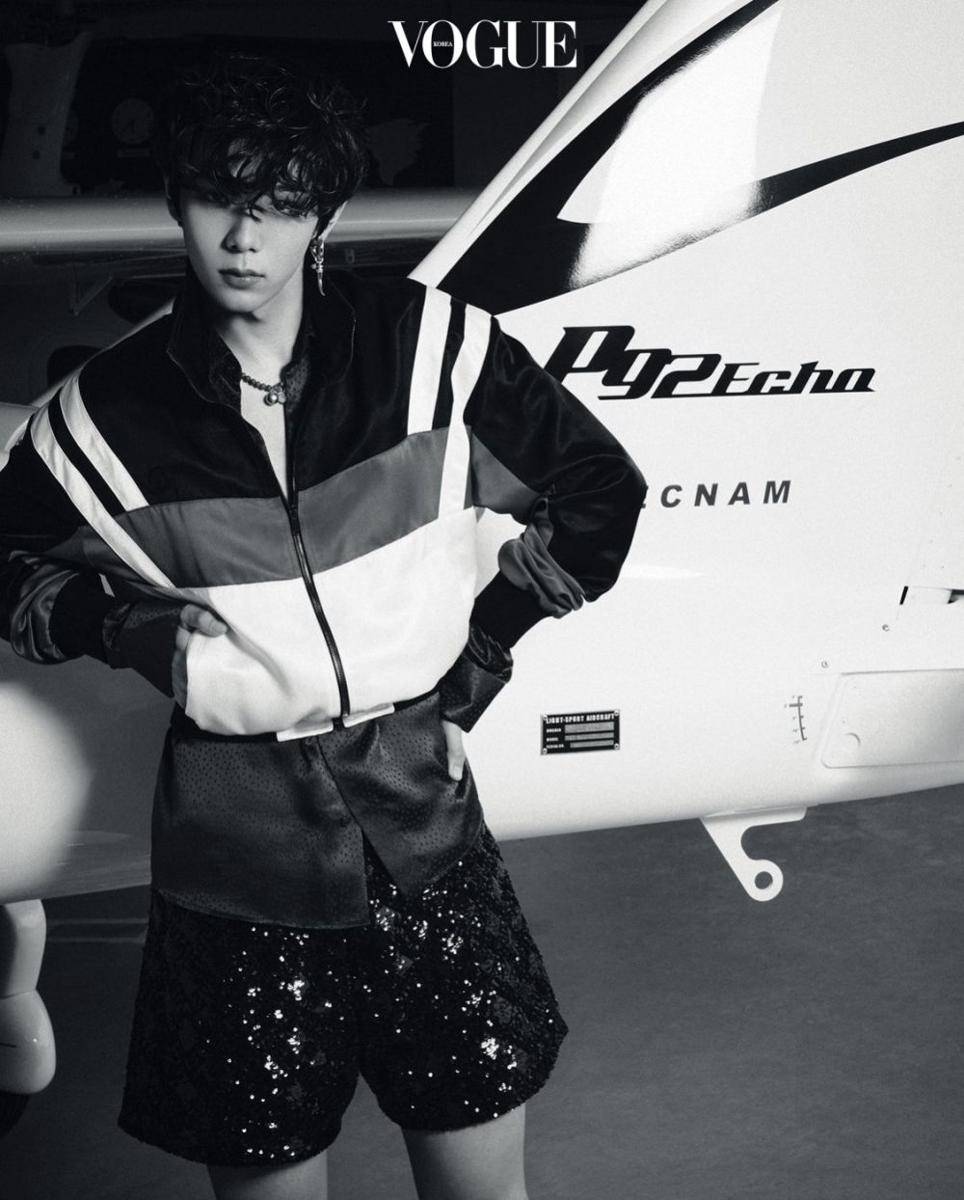 Shotaro NCT di pemptretan majalah Vogue Korea (vogue.co.kr)