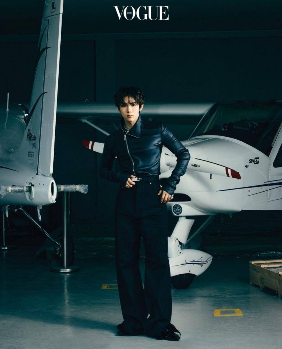Shotaro NCT di pemptretan majalah Vogue Korea (vogue.co.kr)