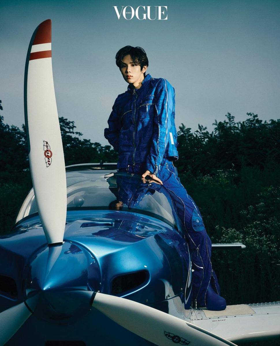 Shotaro NCT di pemptretan majalah Vogue Korea (vogue.co.kr)
