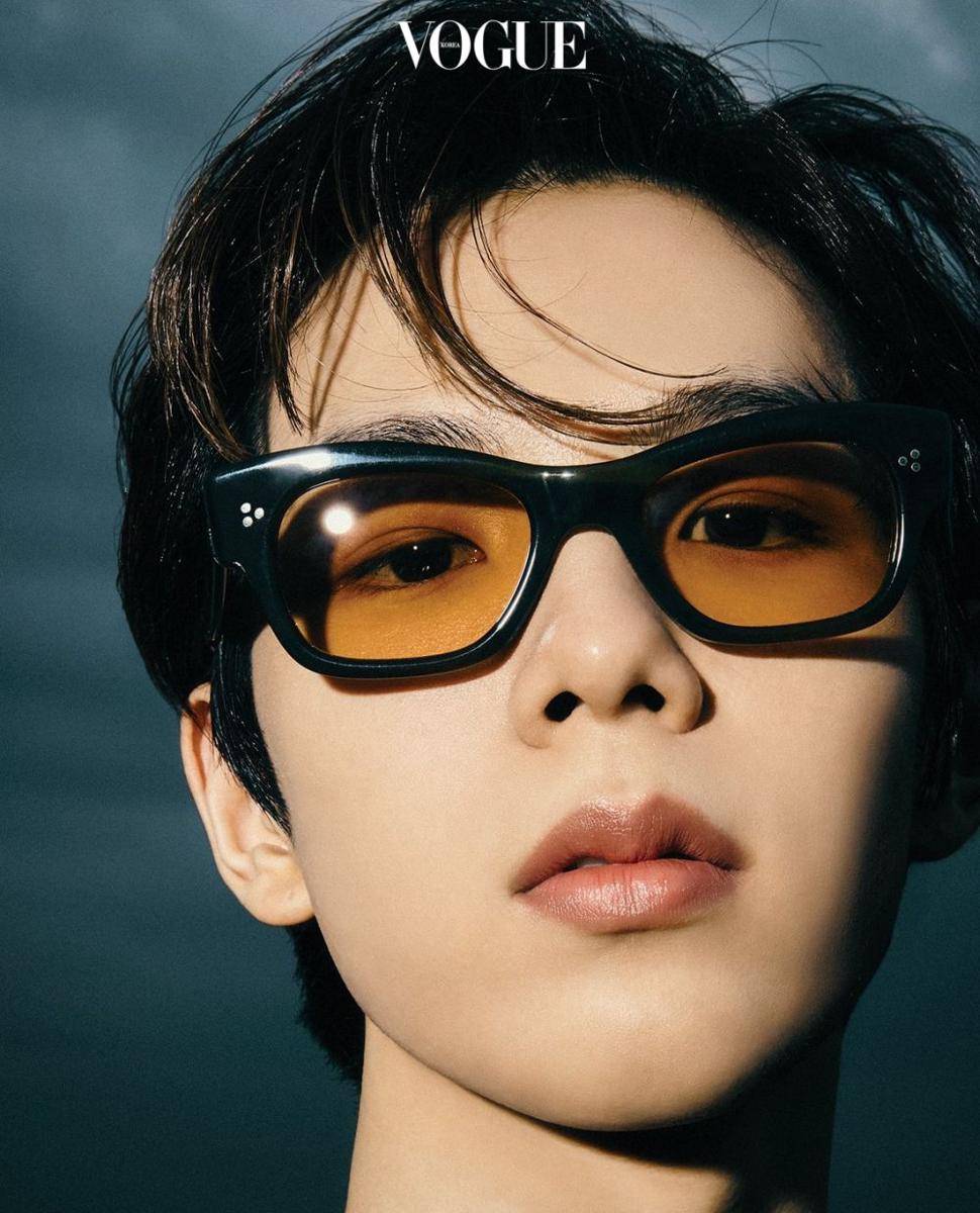 Shotaro NCT di pemptretan majalah Vogue Korea (vogue.co.kr)