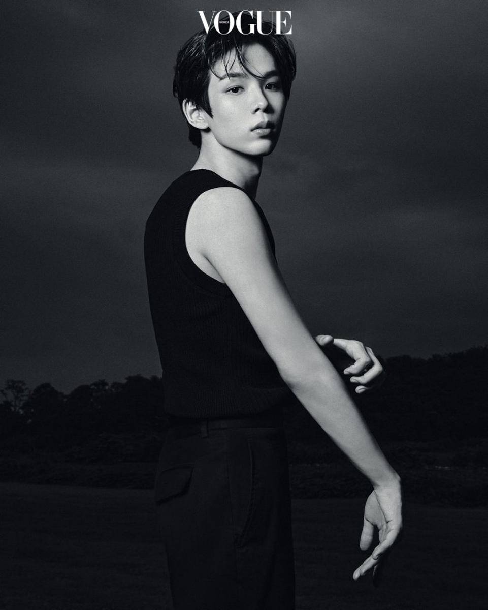 Shotaro NCT di pemptretan majalah Vogue Korea (vogue.co.kr)