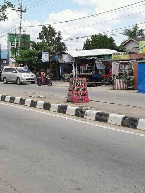 nama tempat usaha pakai pelesetan penyanyi (twitter.com/nocontextwarung)