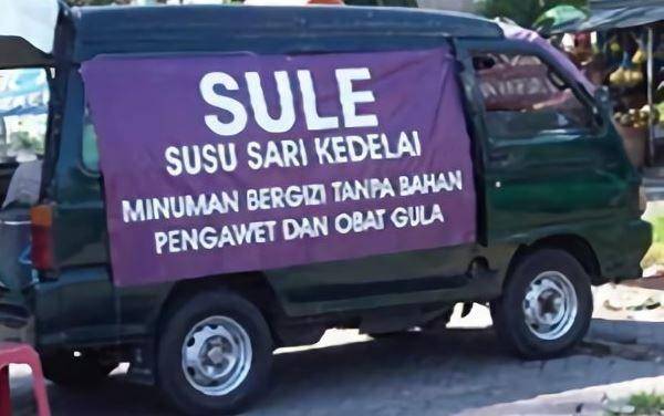 nama tempat usaha pakai pelesetan penyanyi (twitter.com/nocontextwarung)