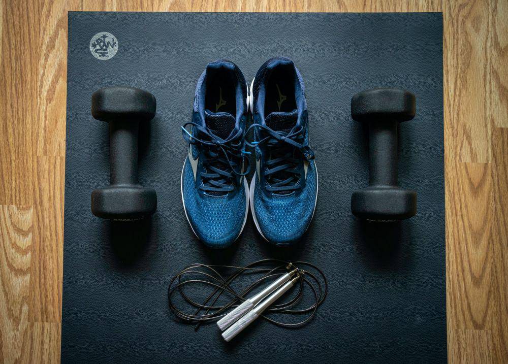 Ilustrasi perlengkapan fitness (unsplash.com/Alexandra Tran)