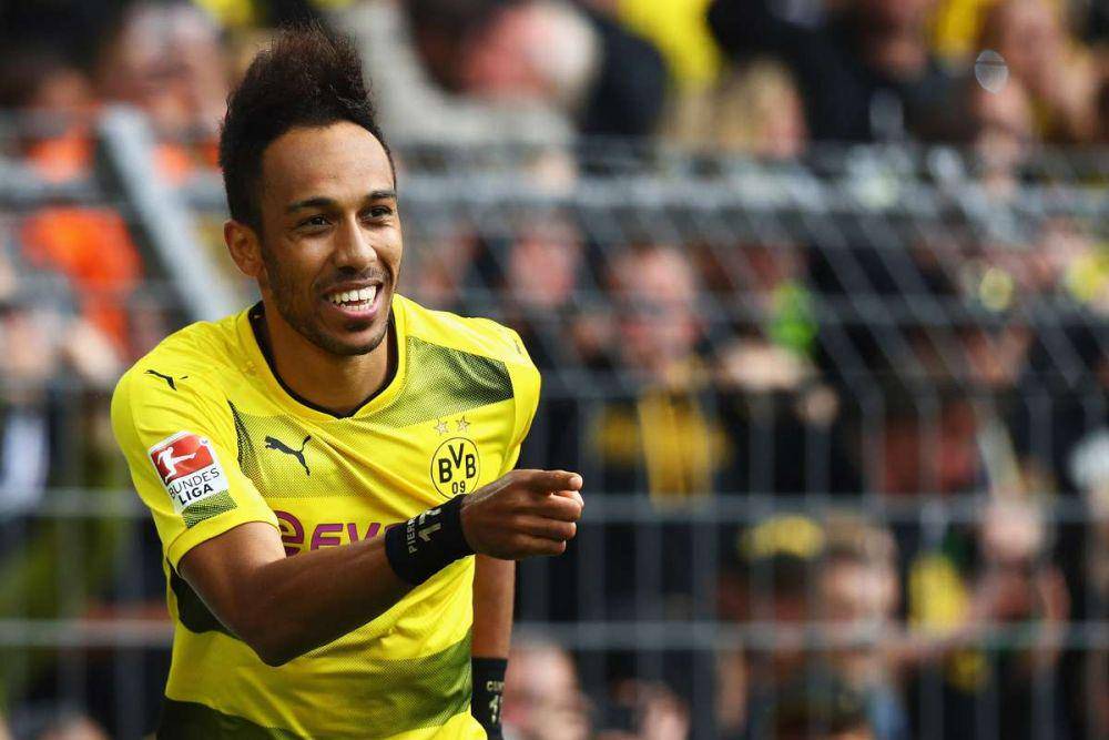 potret Aubameyang merayakan gol (goal.com)
