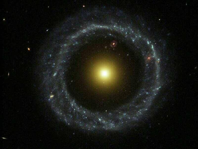 citra Objek Hoag (dok. Hubble Telescope/NASA)
