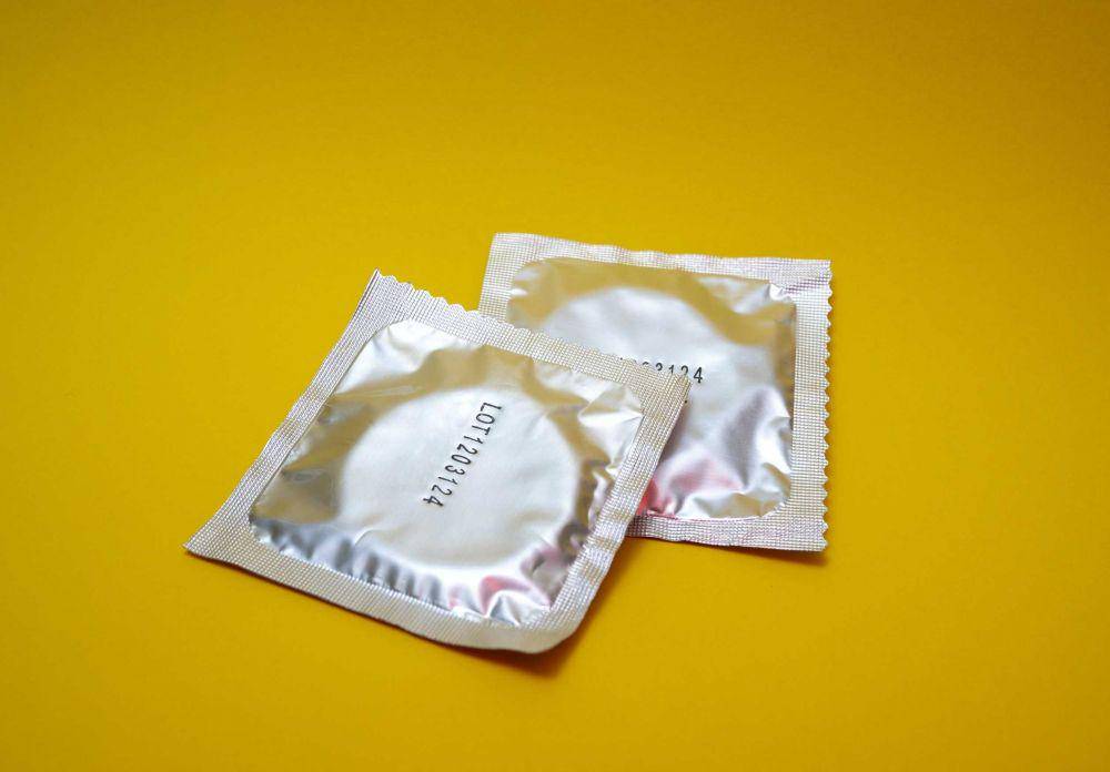 Ilustrasi expired date kondom (Unsplash.com/Reproductive Health)