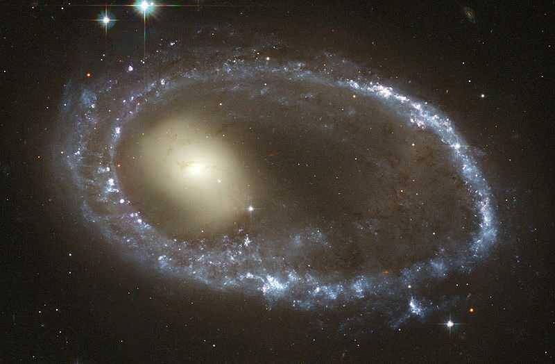 ilustrasi Objek Hoag di alam semesta  (universetoday.com)