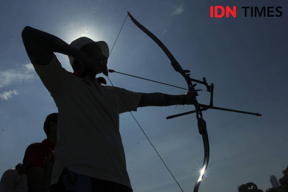 Ilustrasi atlet panahan Indonesia saat bertanding. (IDN Times/Herka Yanis)