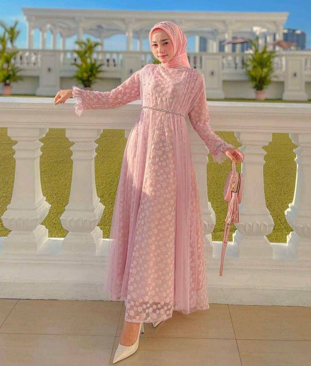 style kondangan tulle tutul (instagram.com/_nbillaa)