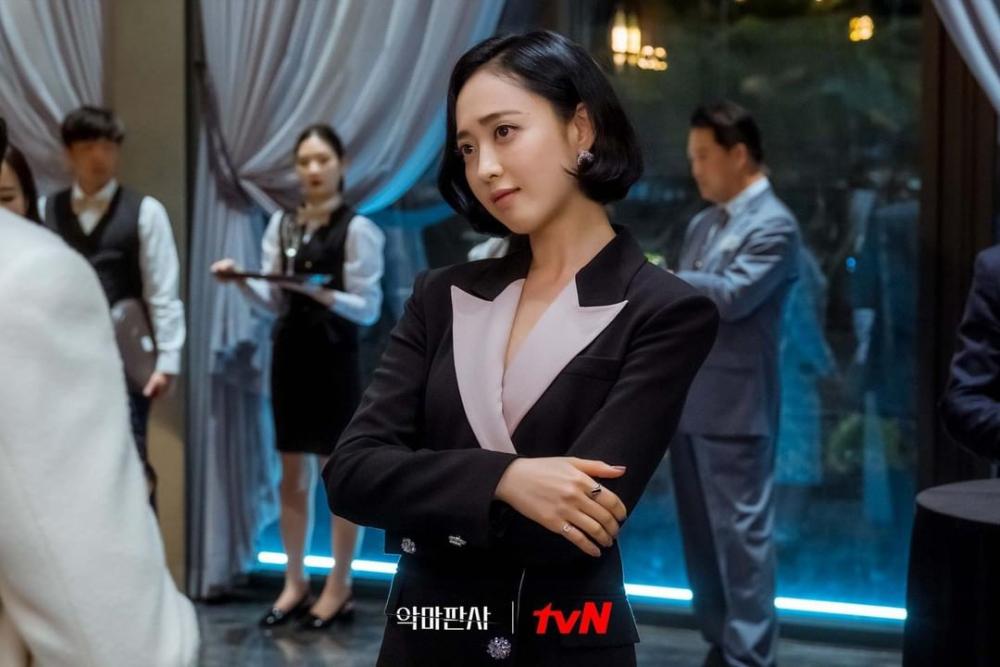 9 Potret Kim Min Jung, Villain Manis di Drama The Devil Judge