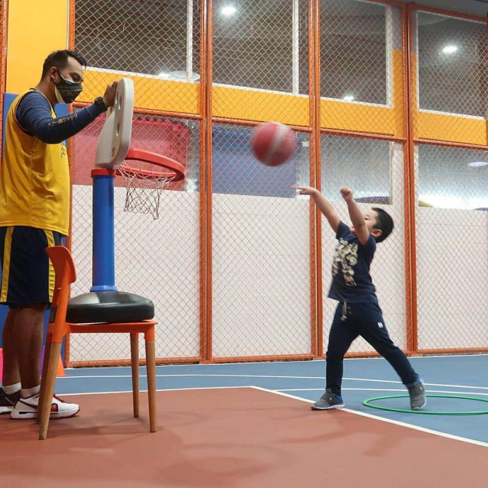 Ibrahim bermain basket. (instagram.com/ibrahimmuhammadabdullah)