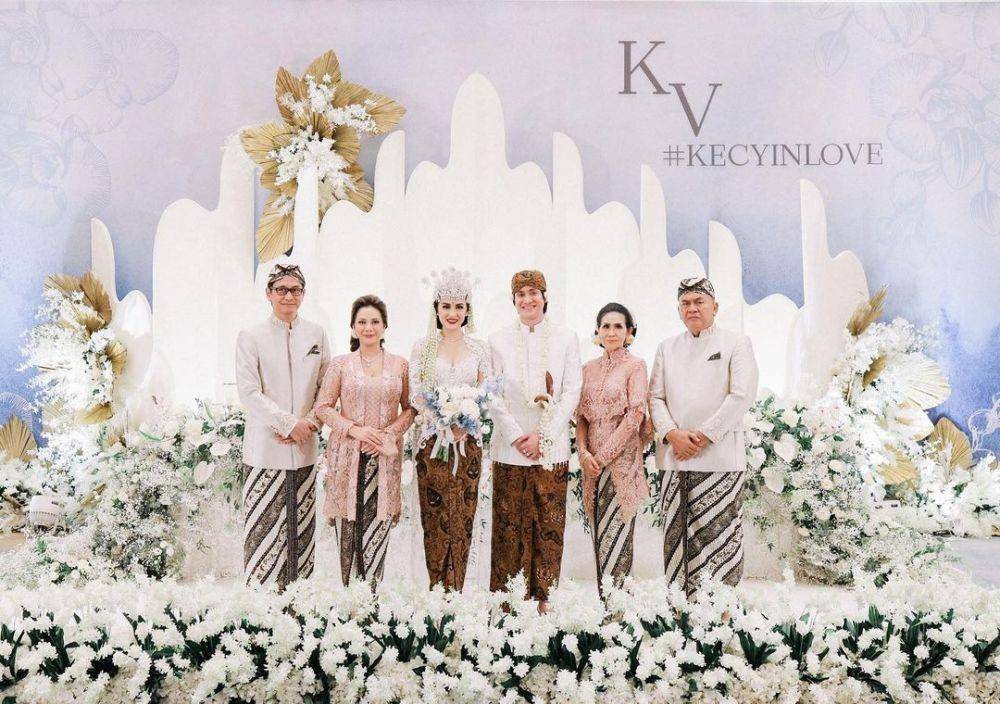 Pernikahan Kevin Aprilio dan Vicy Melanie. (Instagram.com/vicymelanie)