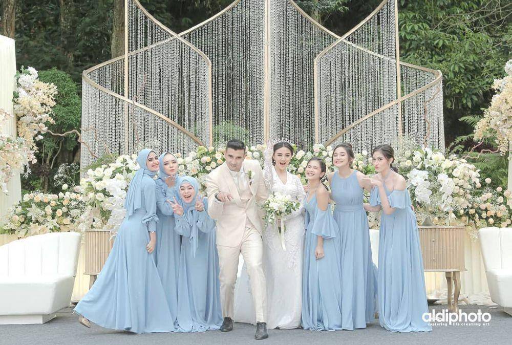 Pernikahan Ali Syakieb dan Margin Wieheerm. (Aldi Photo via Instagram.com/gedongputihbdg)