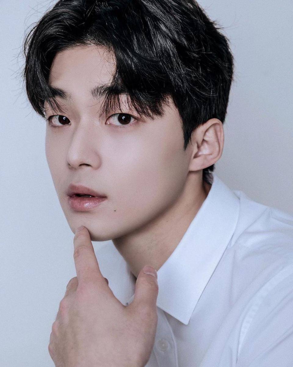 Kim Kang Min (instagram.com/______kangman)