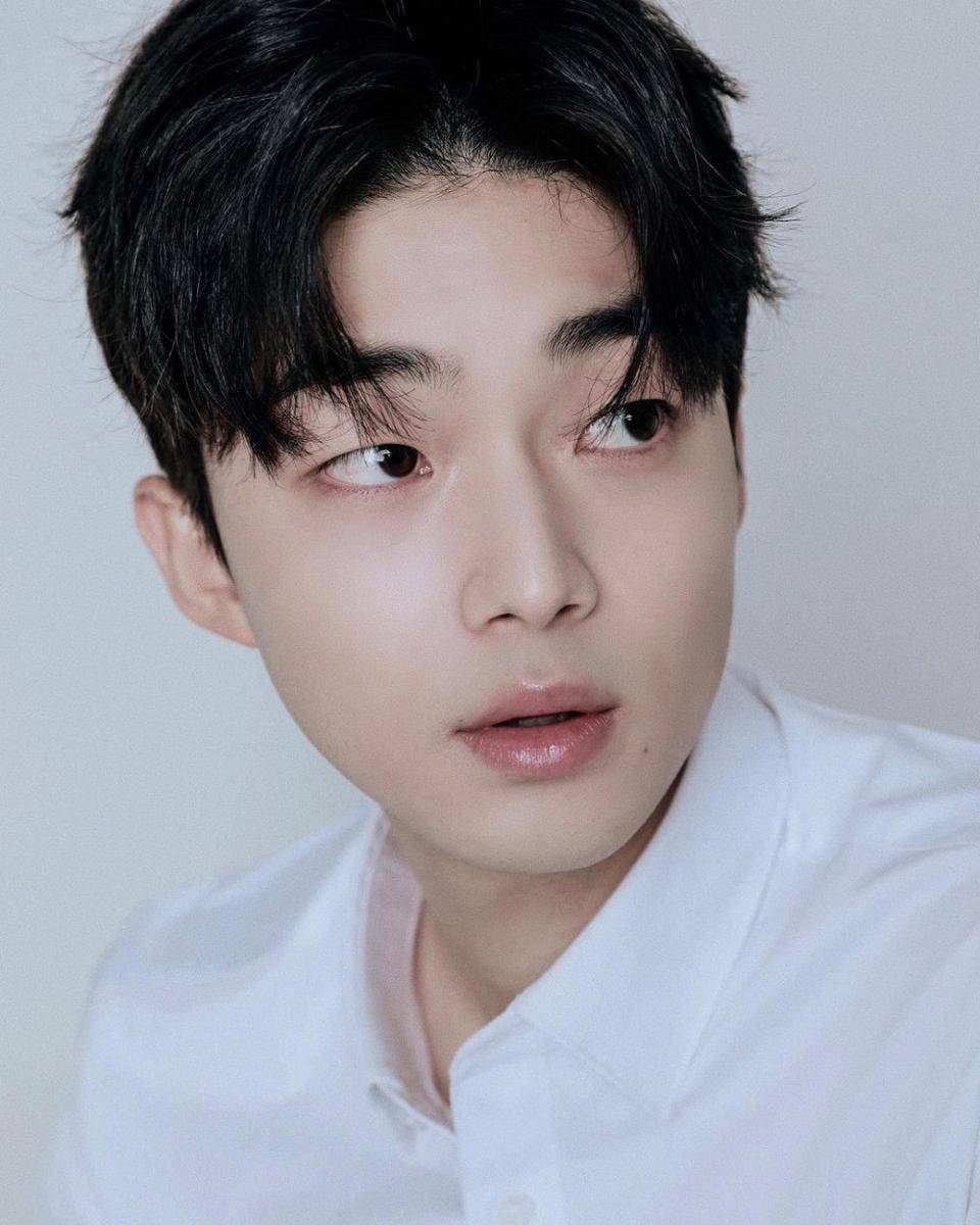 Kim Kang Min (instagram.com/______kangman)