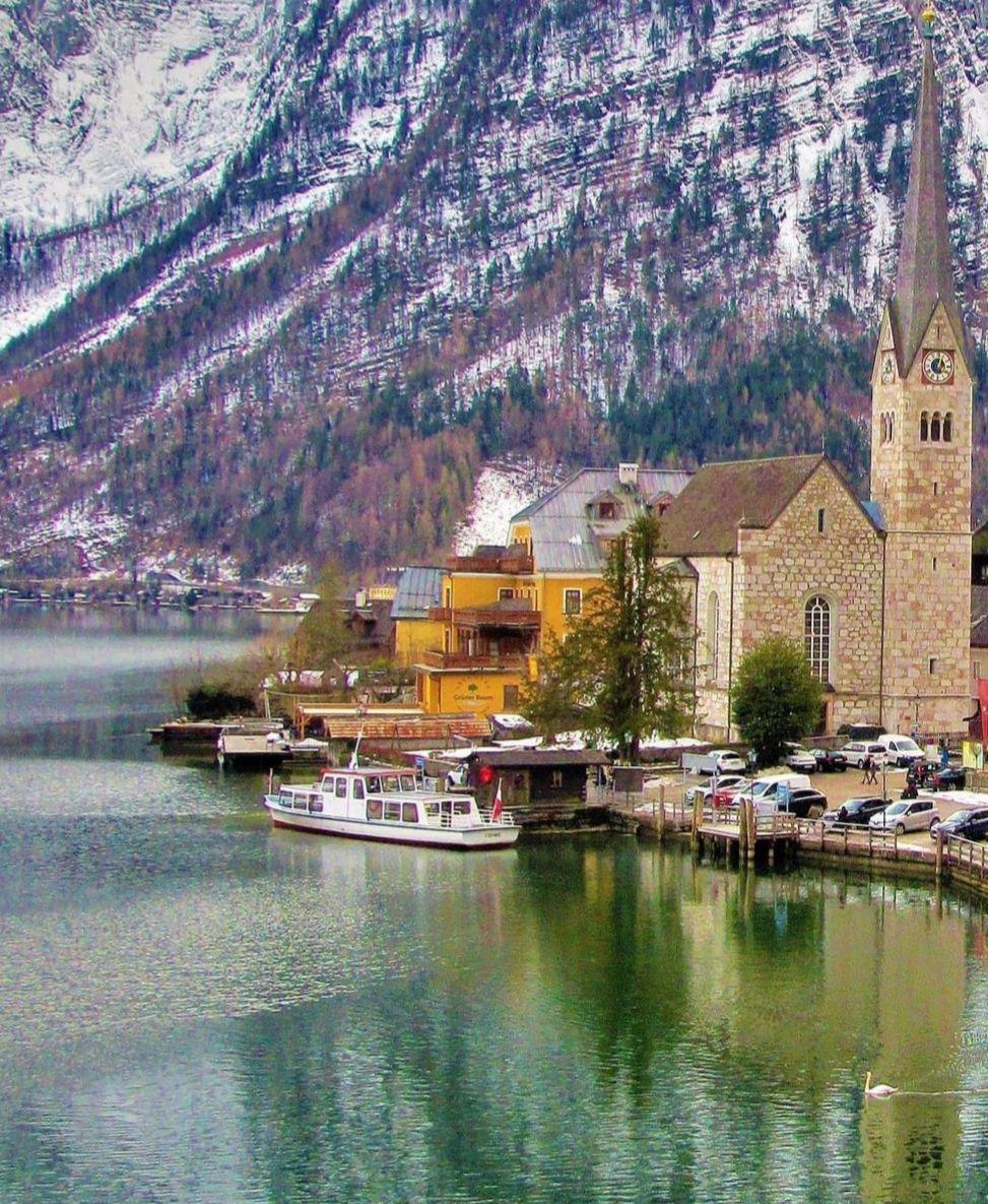 Lake Hallstatt (Instagram.com/angevour)