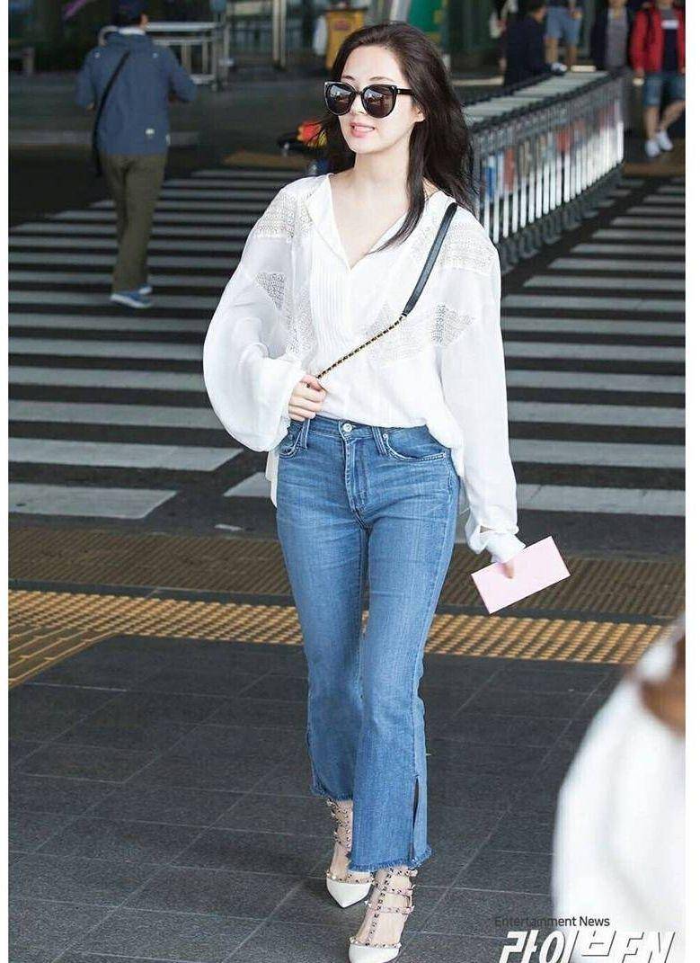 Bawahan jeans ala Seohyun SNSD (instagram.com/seojuhyun9)