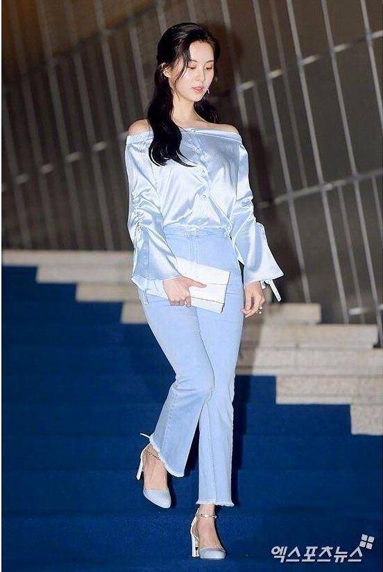 Bawahan jeans ala Seohyun SNSD (instagram.com/seojuhyun9)