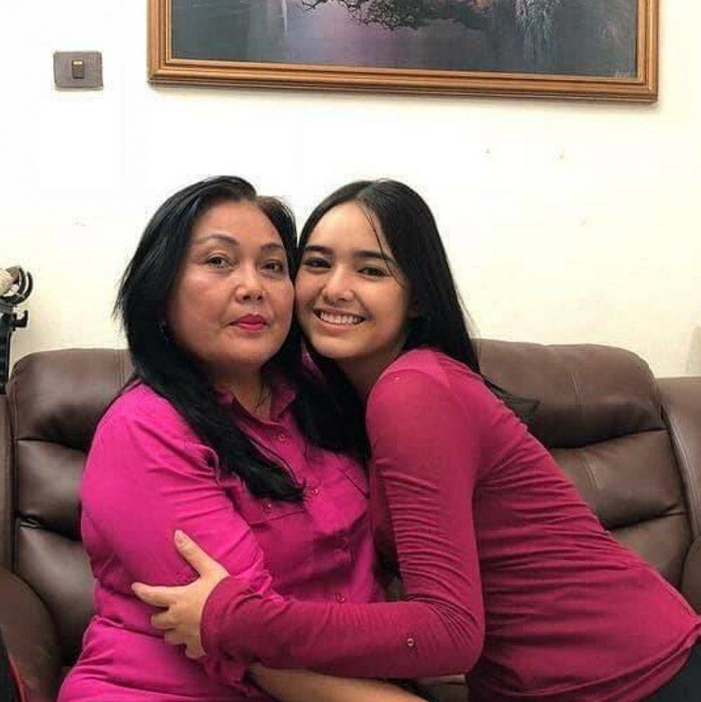 Amanda Manopo dan mamanya (instagram.com/hennymanopolugue)