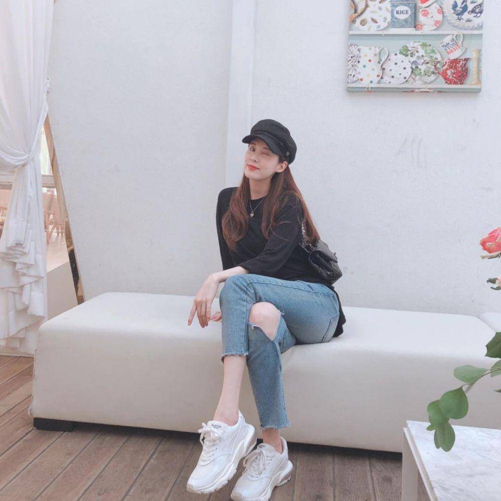 Bawahan jeans ala Seohyun SNSD (instagram.com/seojuhyun_s)